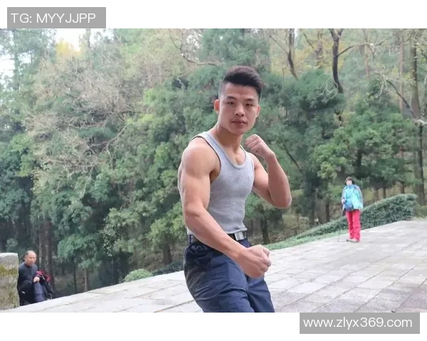 贾诚的成长之路：从平凡少年到职场精英的蜕变故事